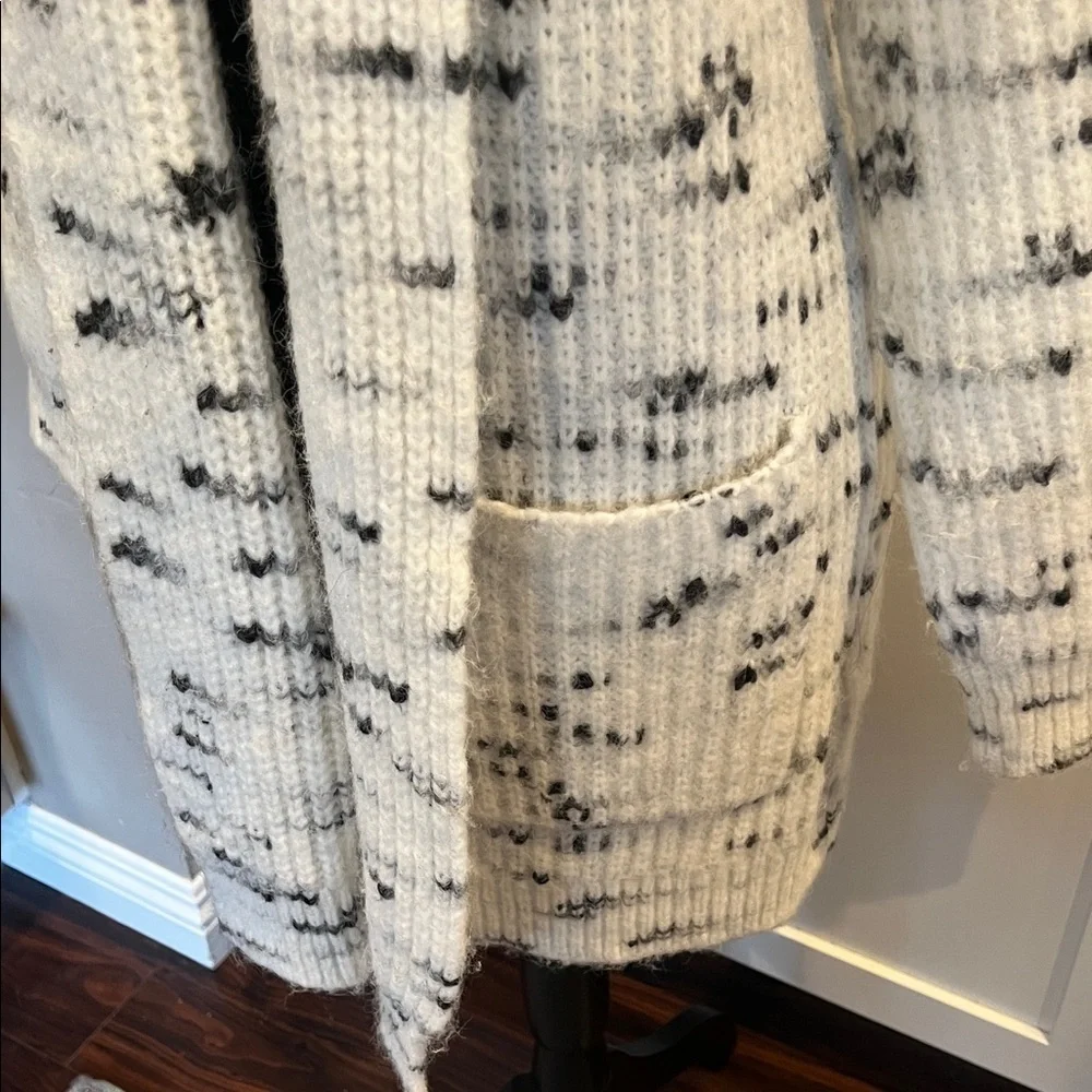 Liverpool White and Black Speckled Cardigan Size M